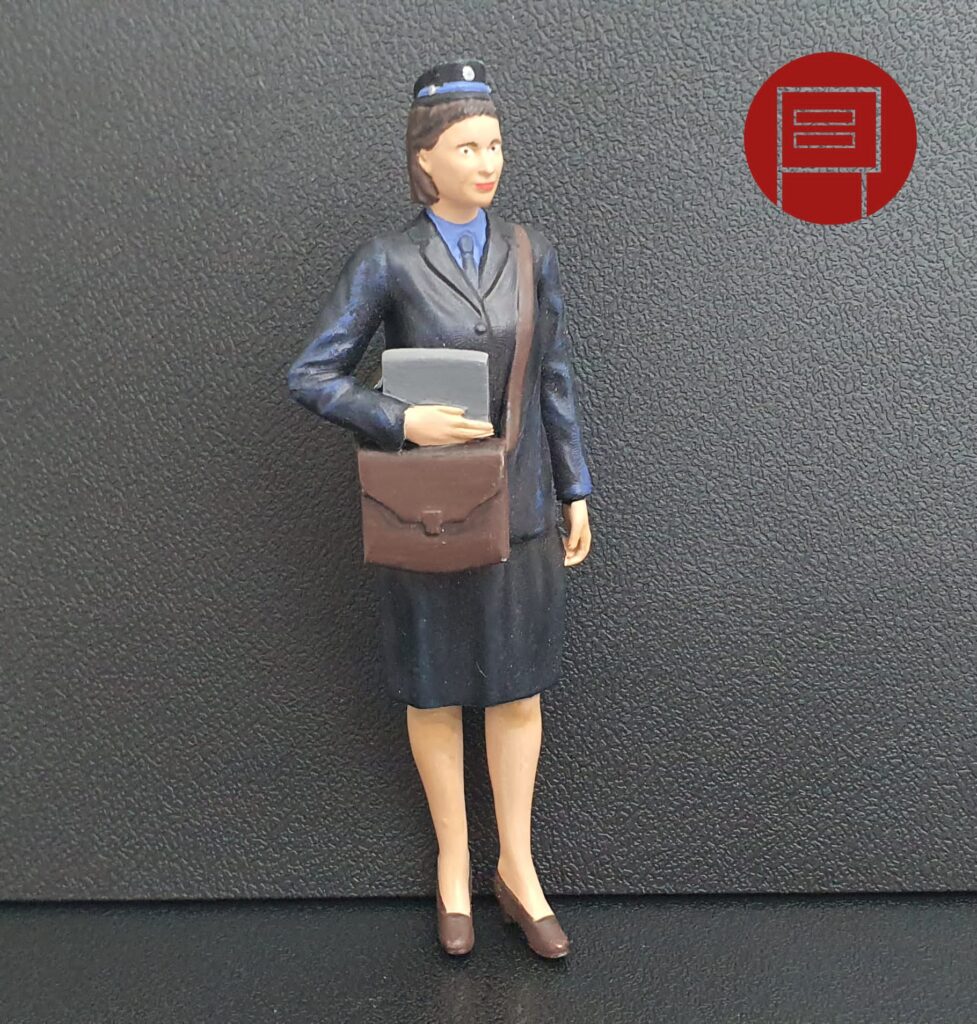3D tisk figurky - pošťačka s brašnou, 
